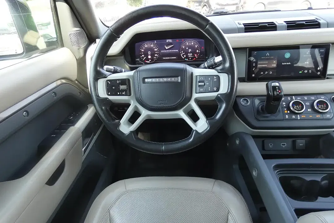 Land Rover Defender - Thumbnail 12