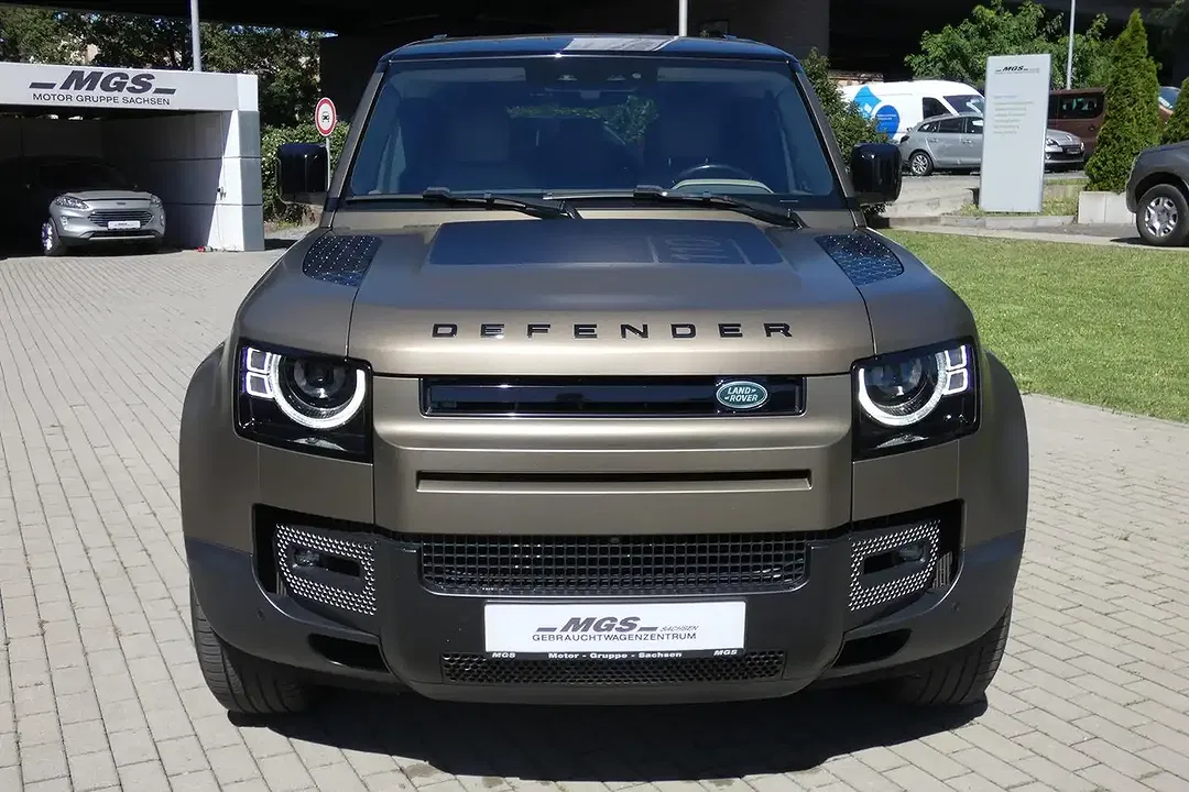 Land Rover Defender - Thumbnail 2