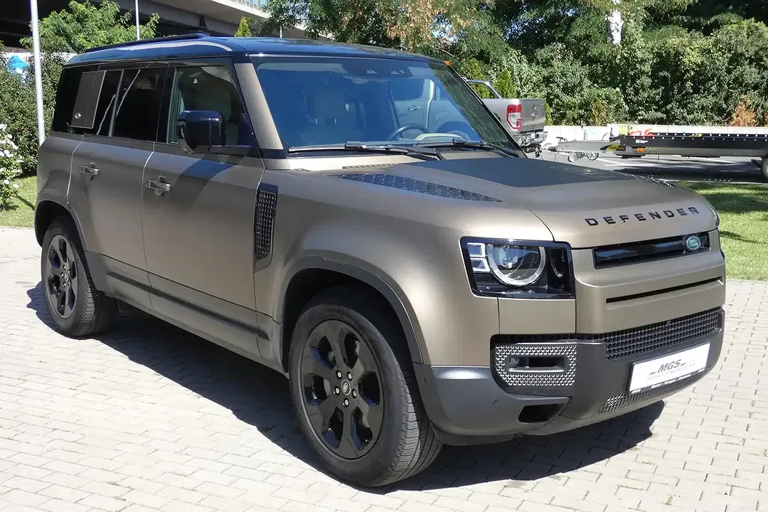 Land Rover Defender - Thumbnail 3