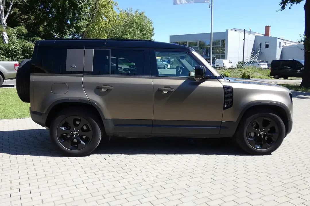Land Rover Defender - Thumbnail 4