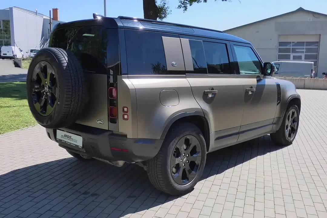 Land Rover Defender - Thumbnail 5