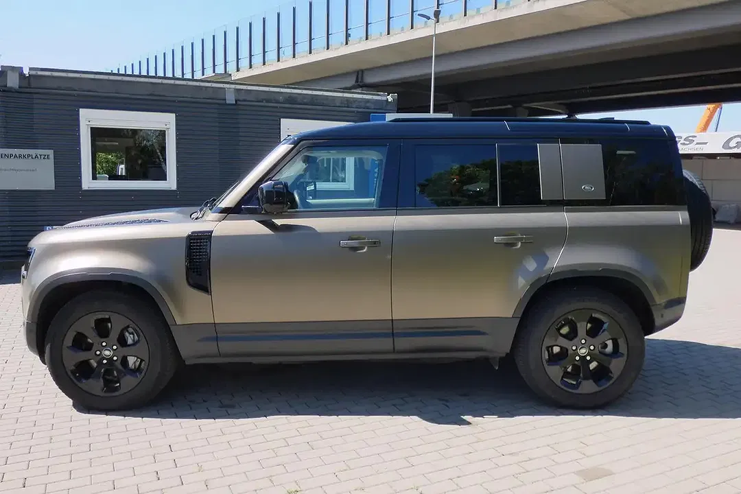 Land Rover Defender - Thumbnail 8