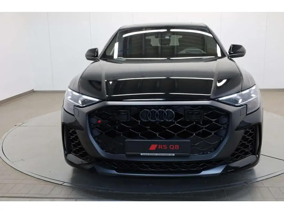 Audi RS Q8 - Thumbnail 2
