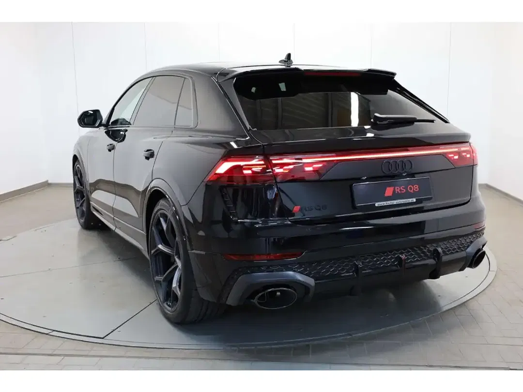 Audi RS Q8 - Thumbnail 3