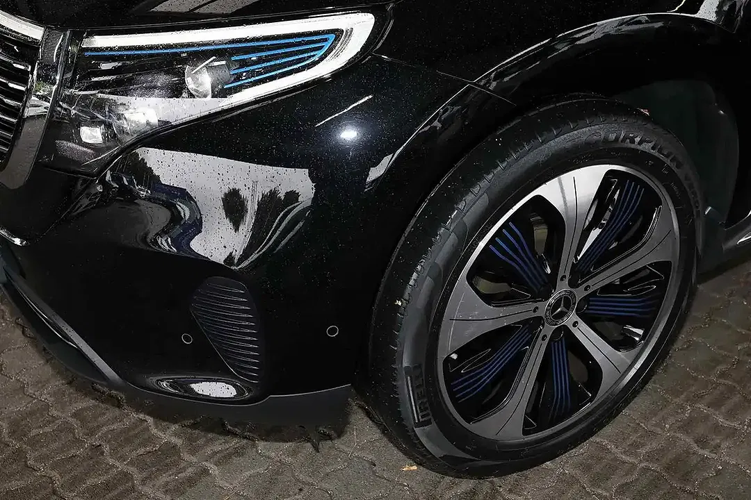 Mercedes-Benz EQC 400 - Thumbnail 6
