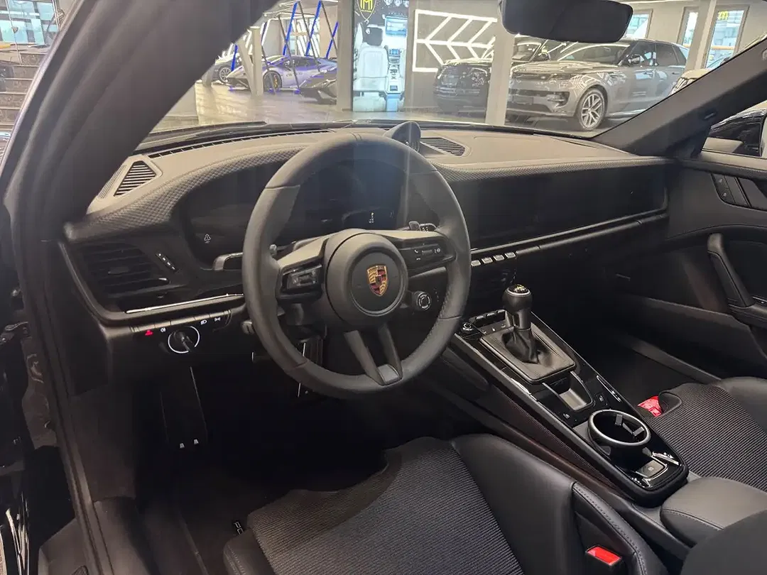 Porsche 992 - Thumbnail 2