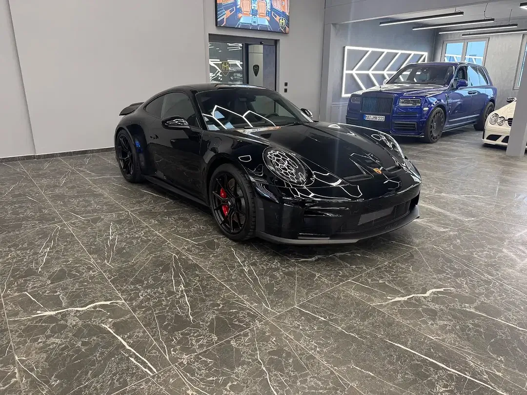 Porsche 992 - Thumbnail 3
