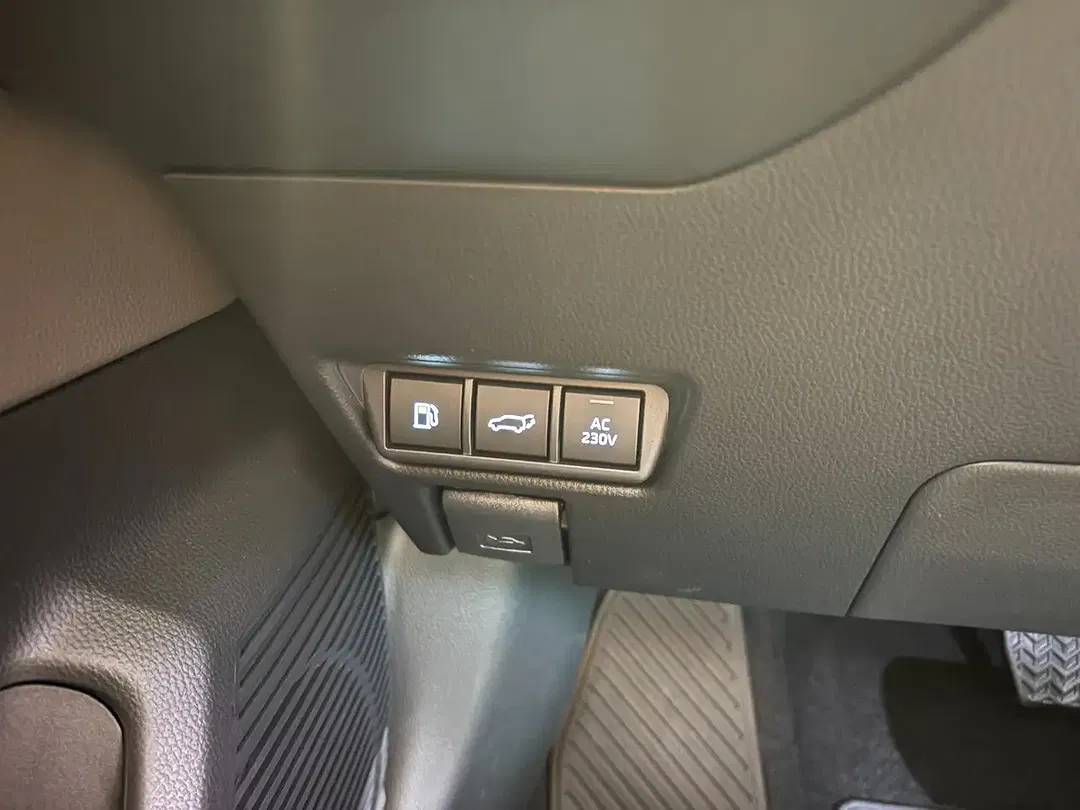 Toyota Prius - Thumbnail 11