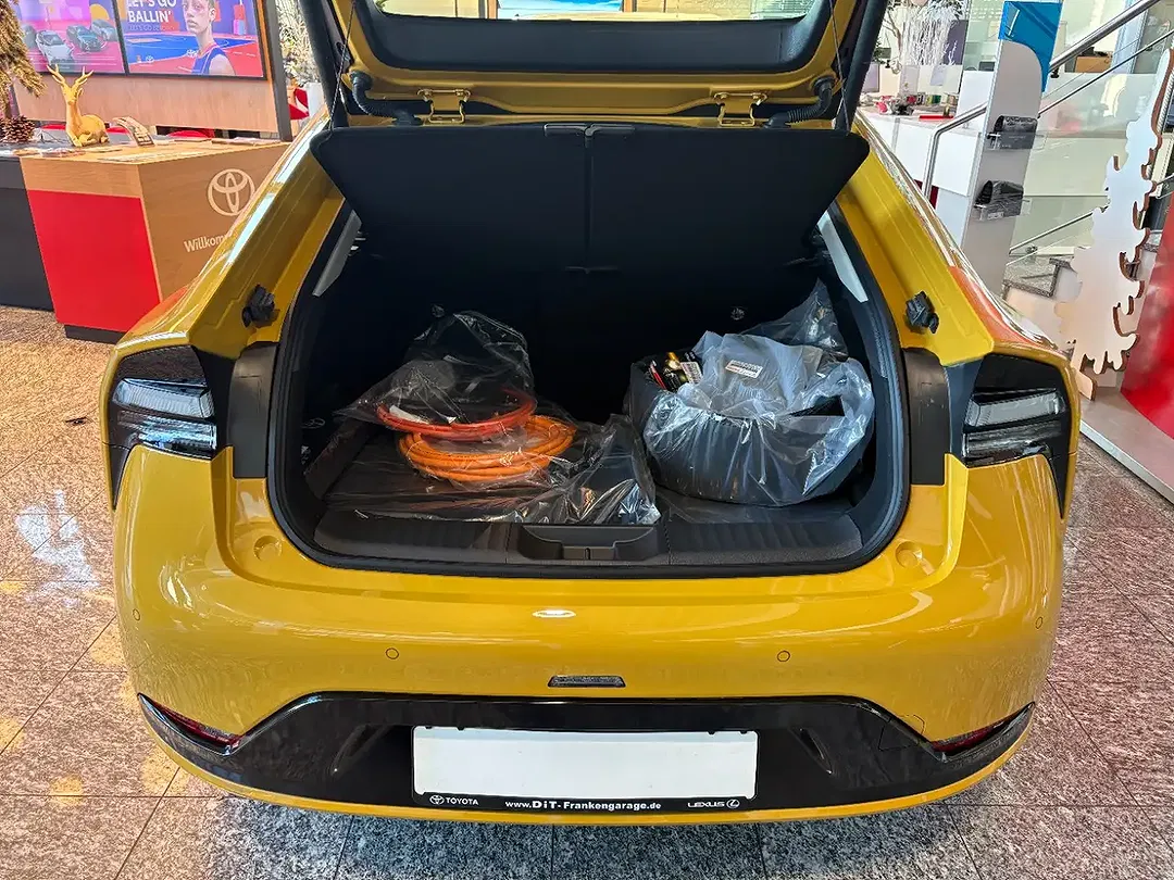 Toyota Prius - Thumbnail 8