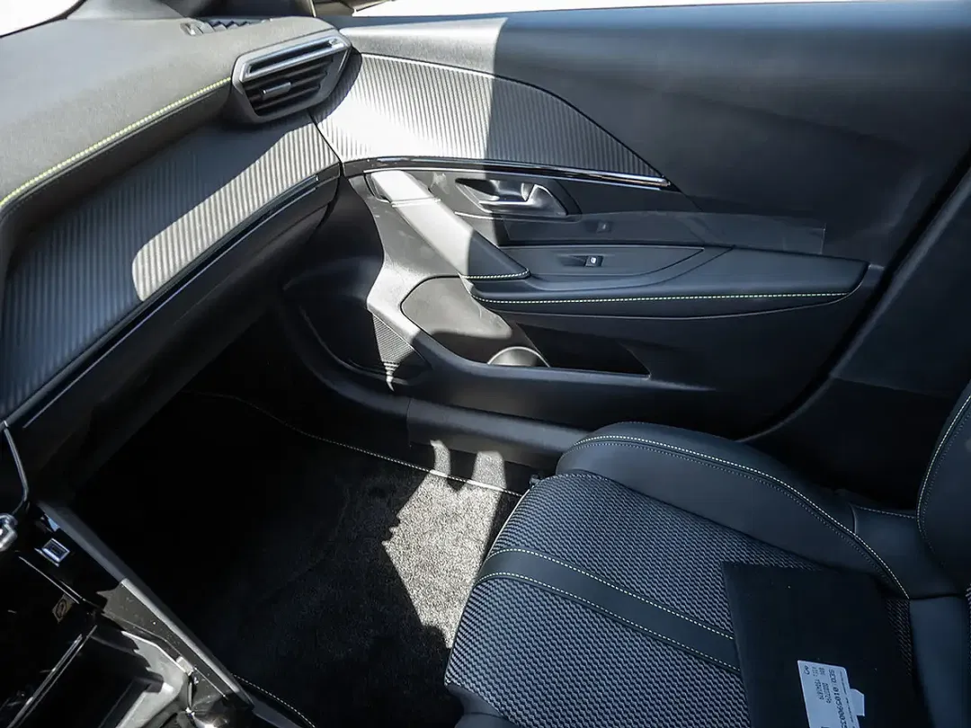 Peugeot 208 - Thumbnail 15