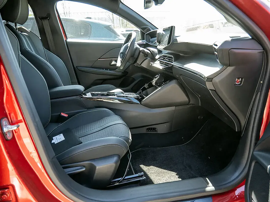 Peugeot 208 - Thumbnail 3