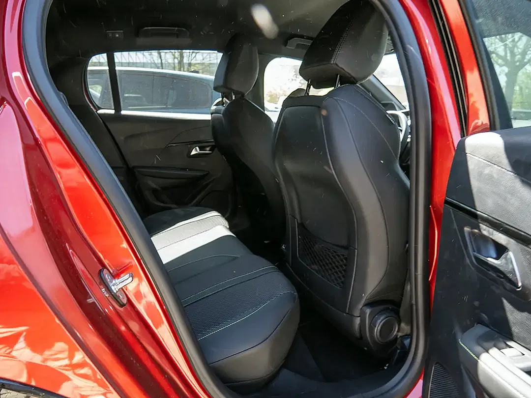 Peugeot 208 - Thumbnail 4