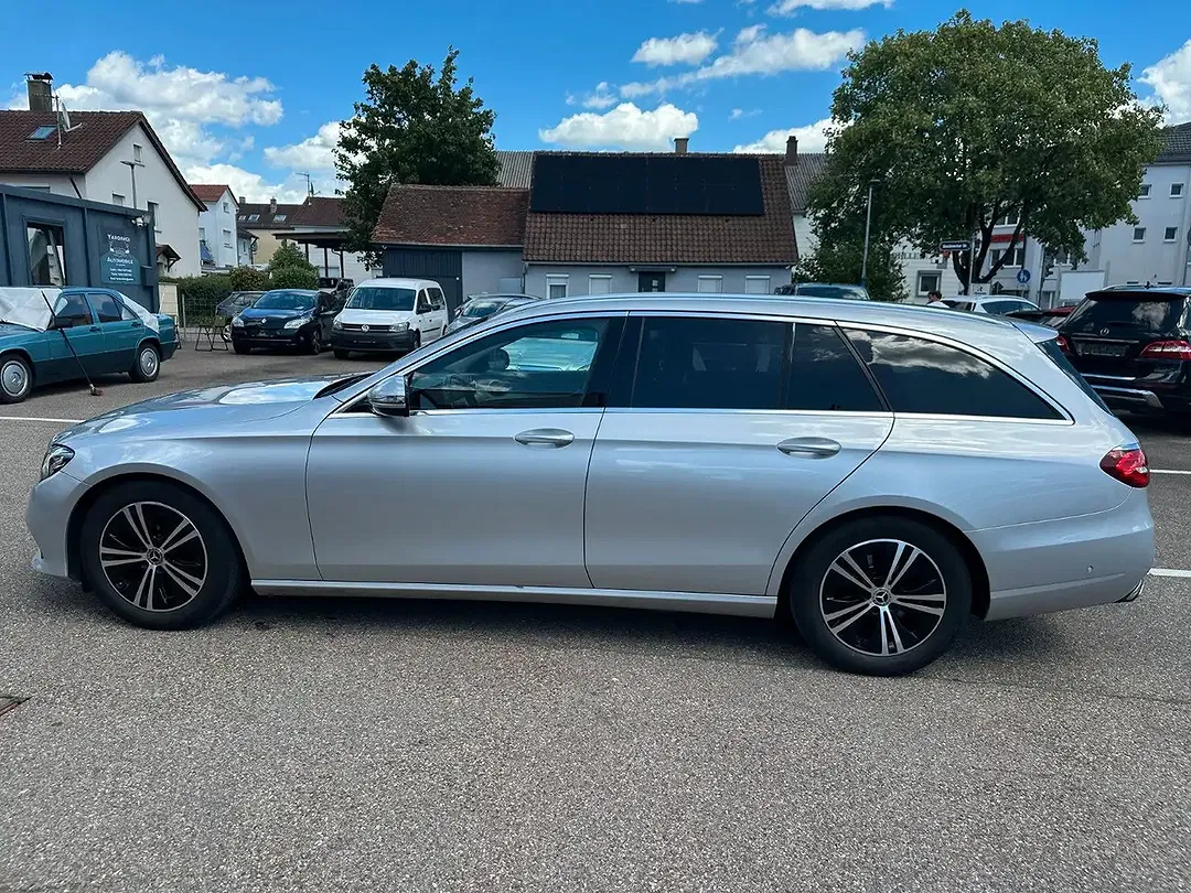 Mercedes-Benz E 200 - Thumbnail 2