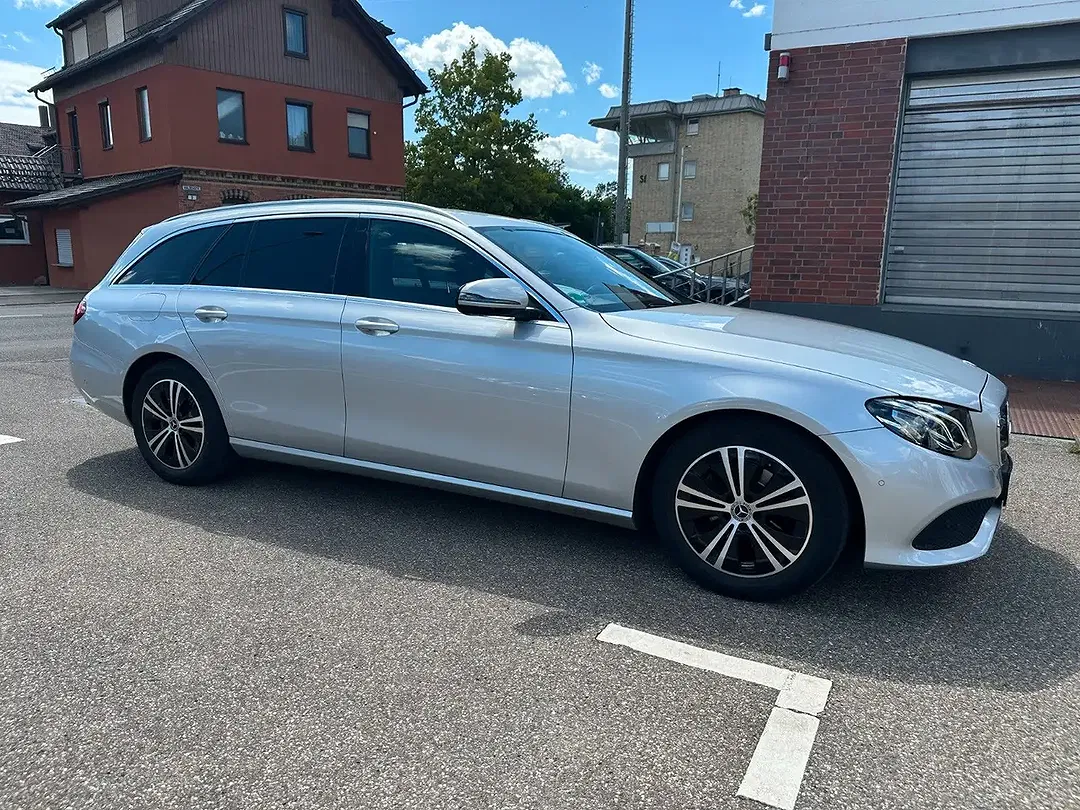 Mercedes-Benz E 200 - Thumbnail 4