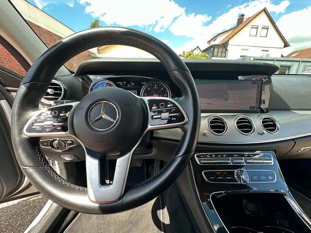 Mercedes-Benz E 200 - Thumbnail 6