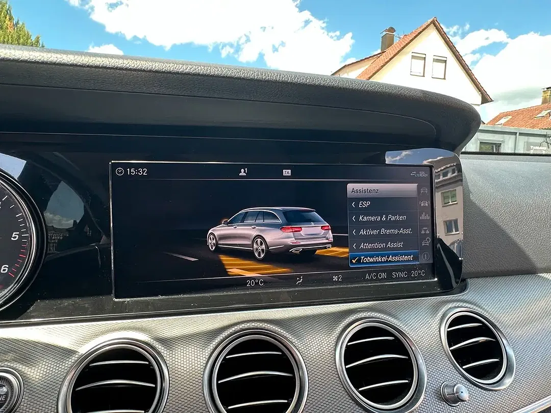 Mercedes-Benz E 200 - Thumbnail 8