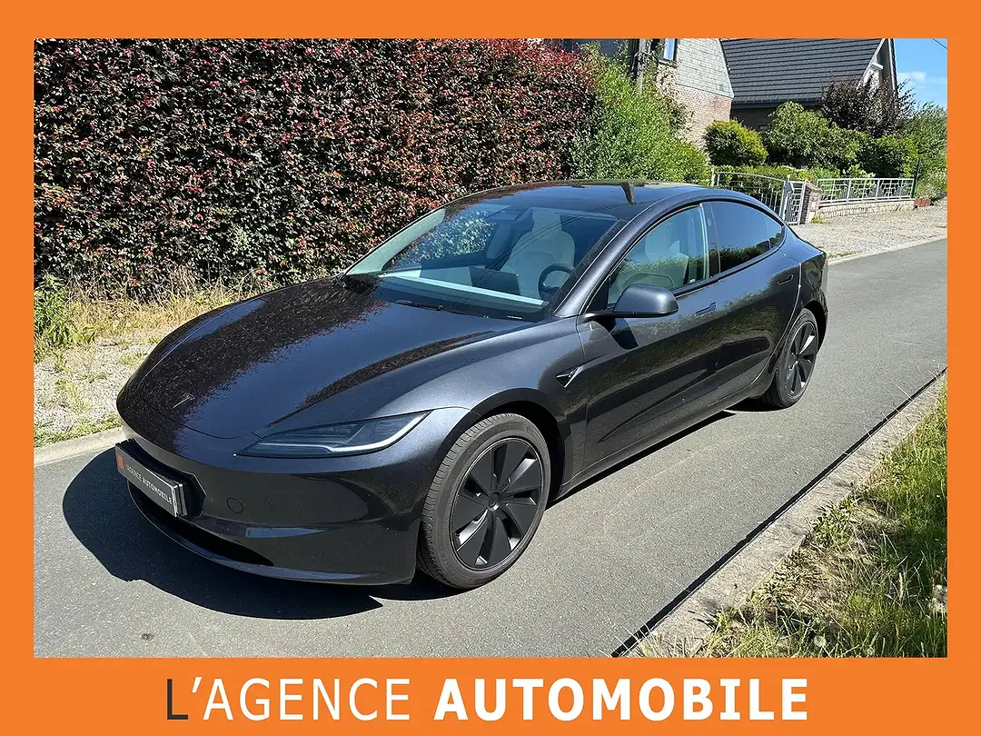 Tesla Model 3 - Thumbnail 1
