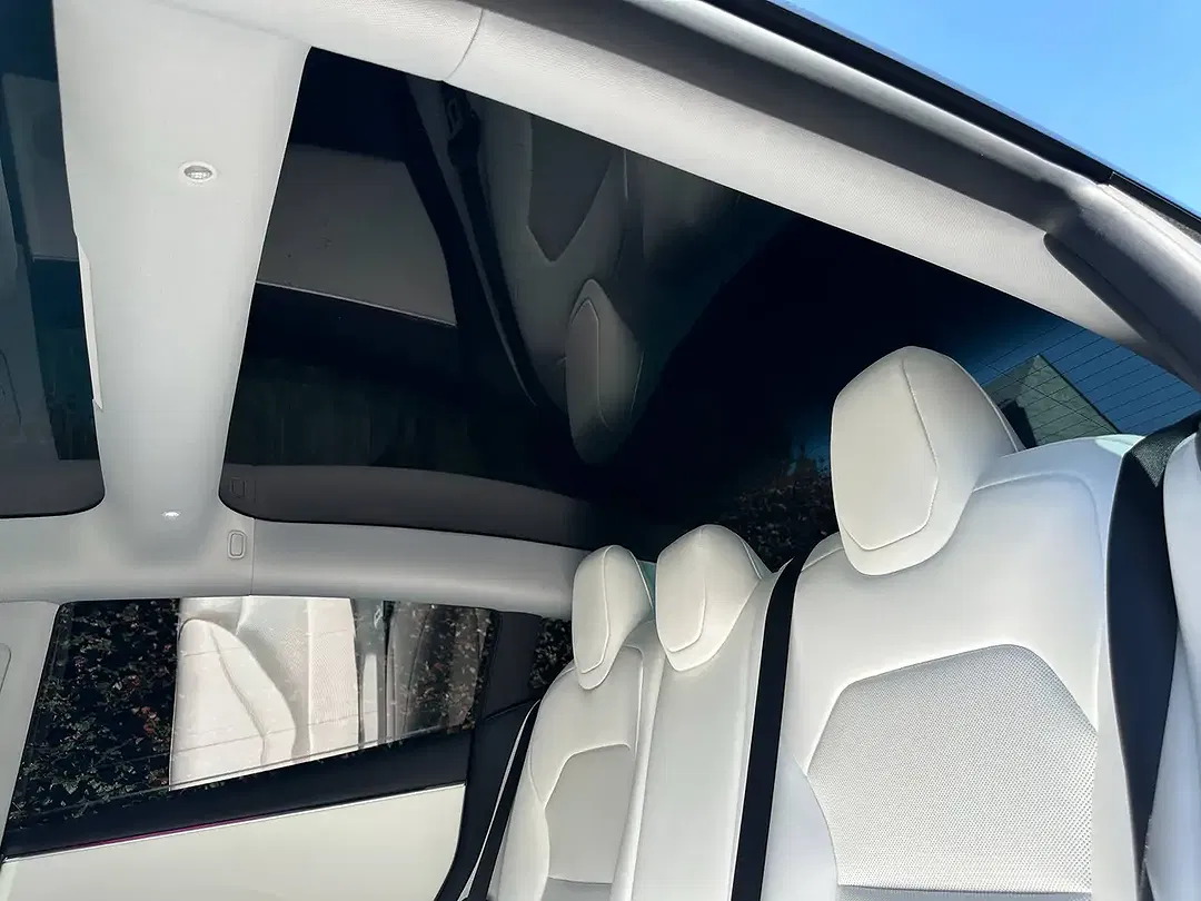 Tesla Model 3 - Thumbnail 10
