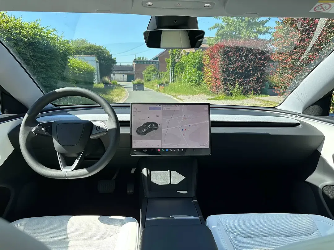 Tesla Model 3 - Thumbnail 11