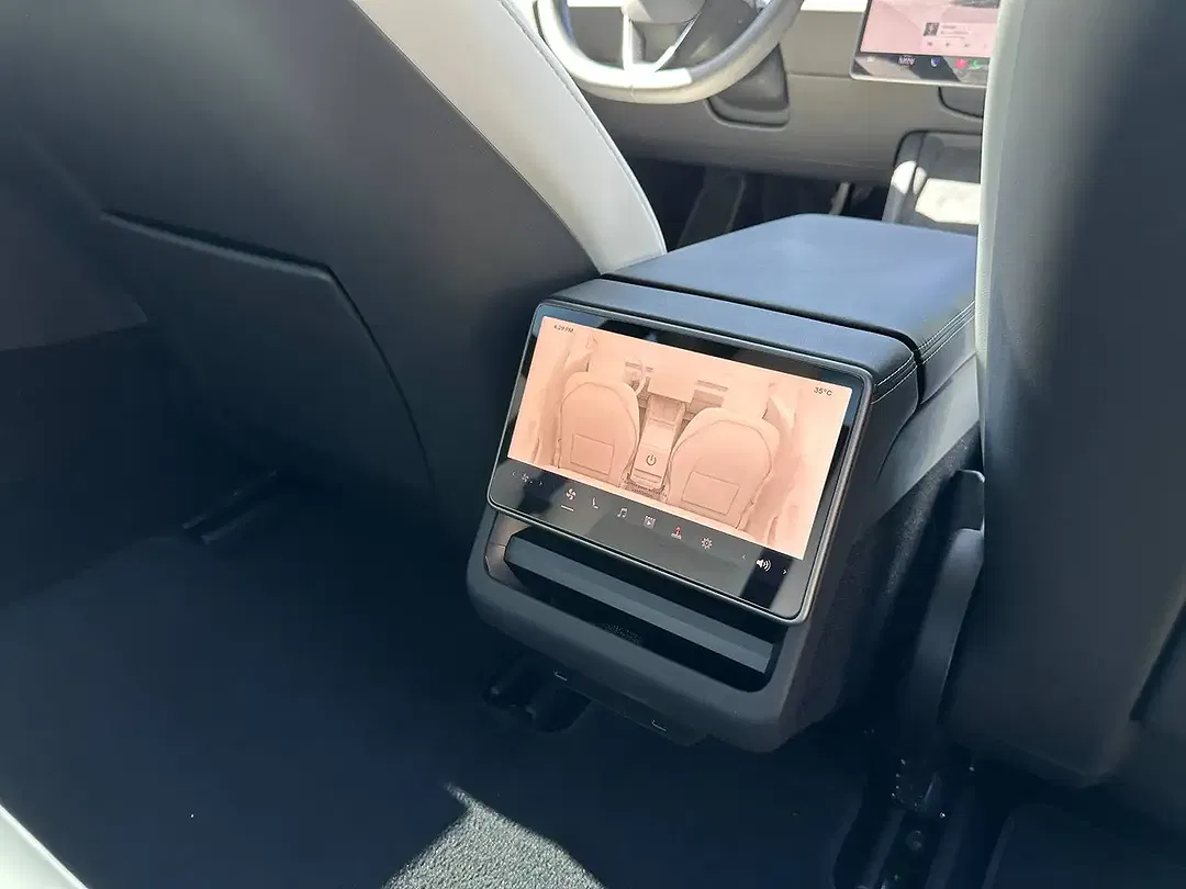 Tesla Model 3 - Thumbnail 13