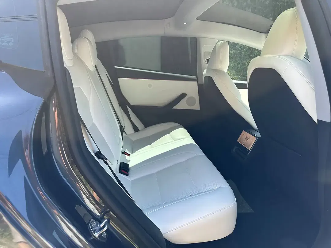Tesla Model 3 - Thumbnail 15
