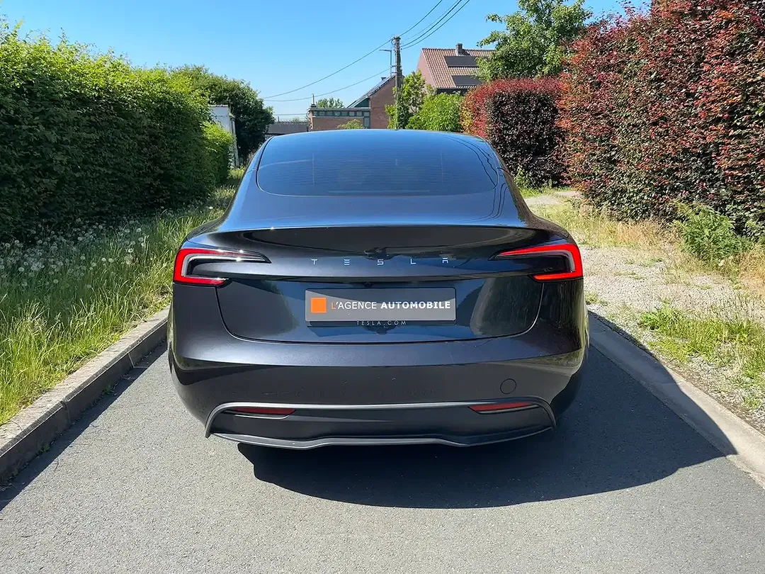 Tesla Model 3 - Thumbnail 6