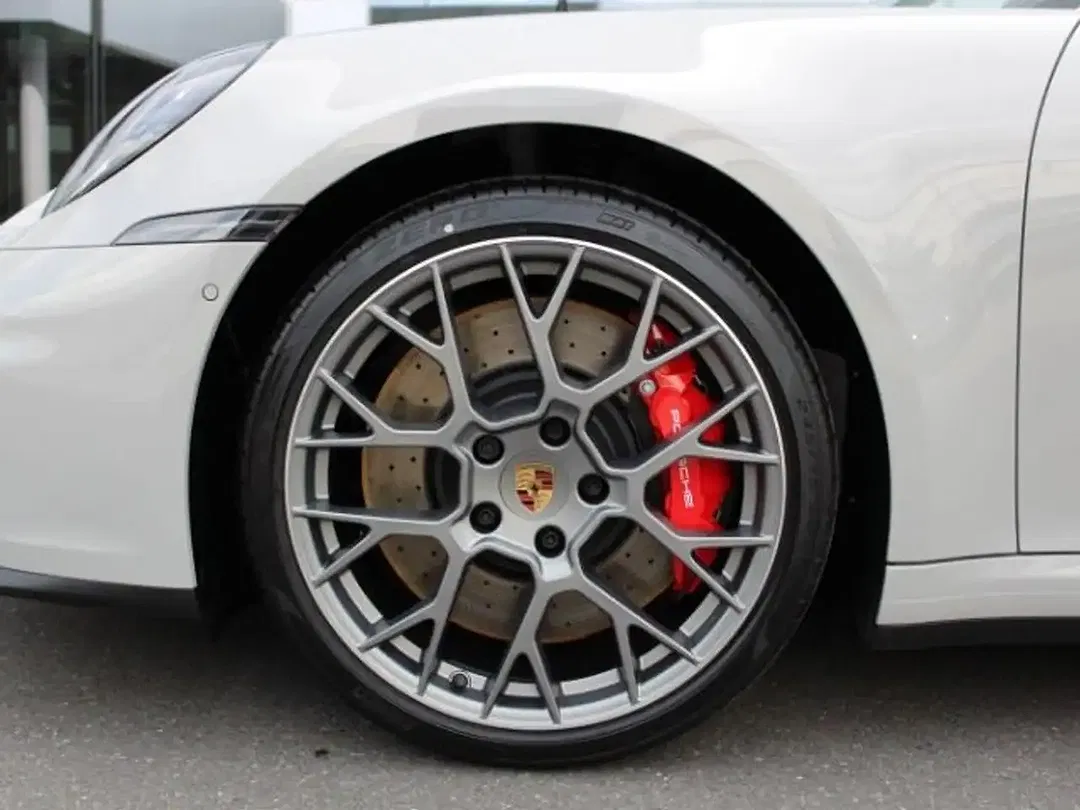 Porsche 992 - Thumbnail 10