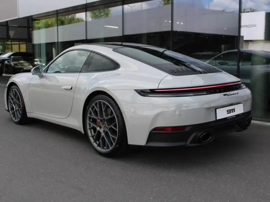 Porsche 992 - Thumbnail 3