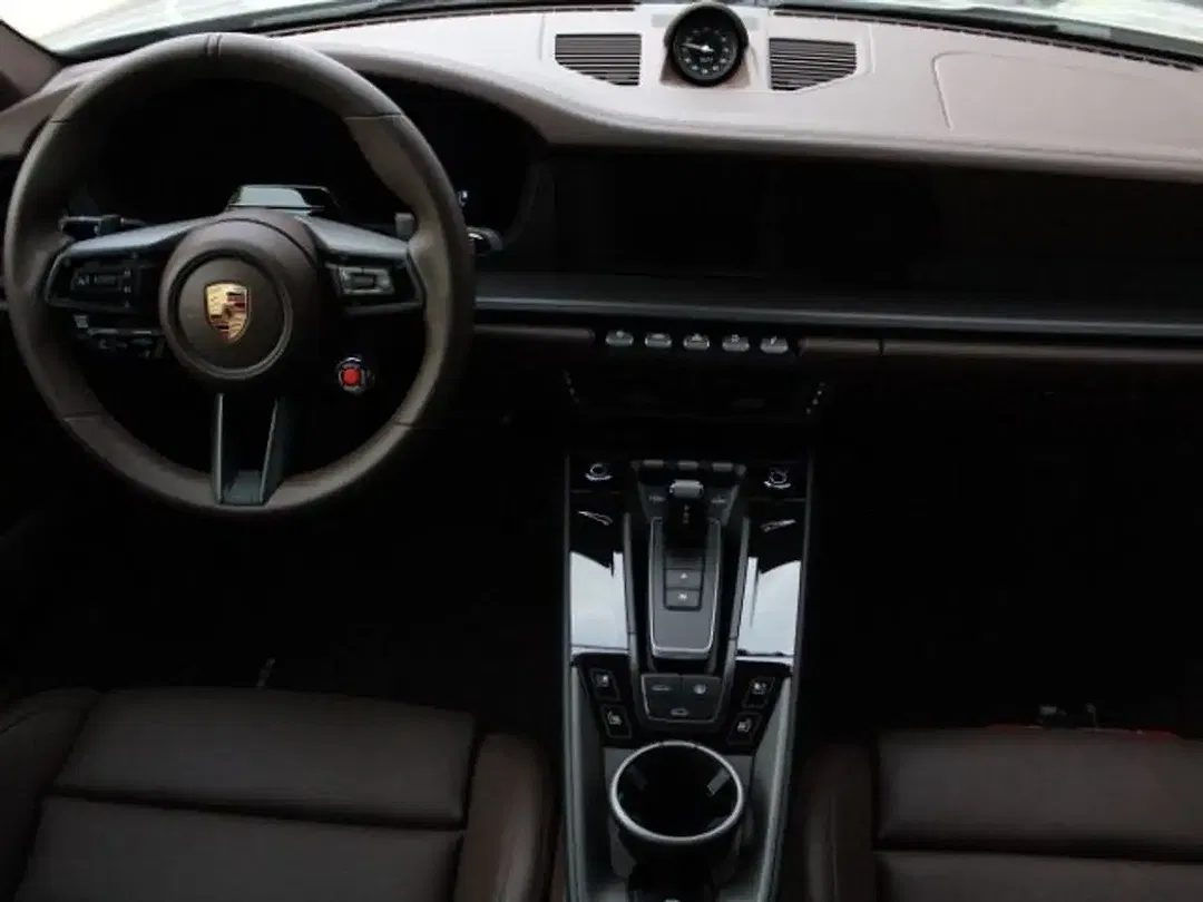 Porsche 992 - Thumbnail 4