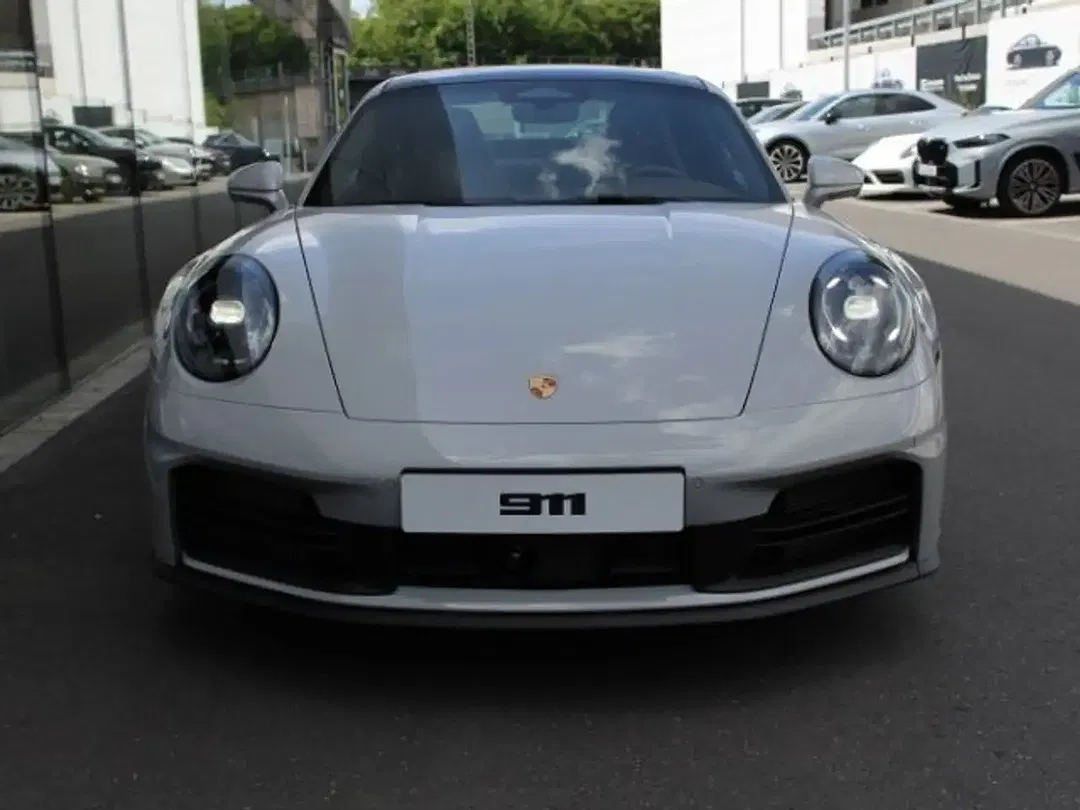 Porsche 992 - Thumbnail 6
