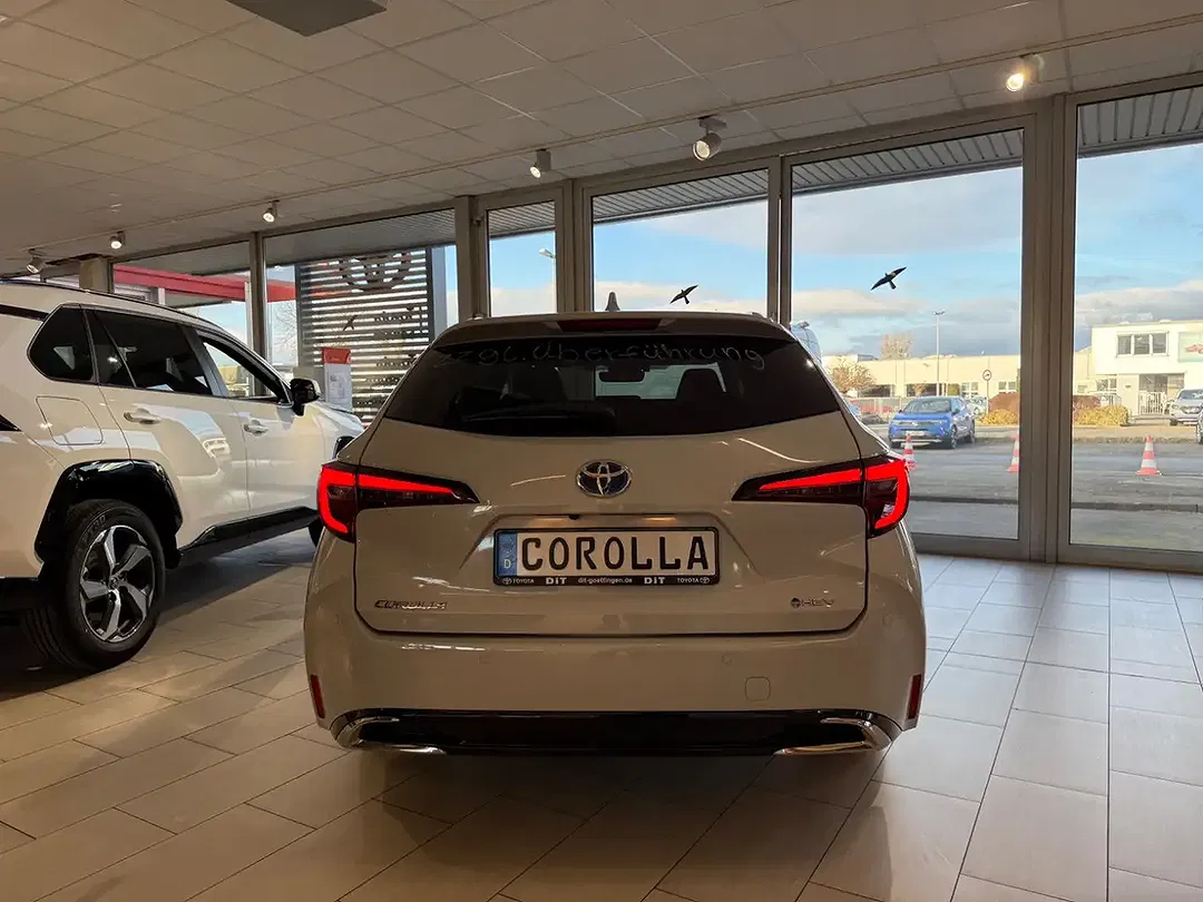 Toyota Corolla - Thumbnail 5