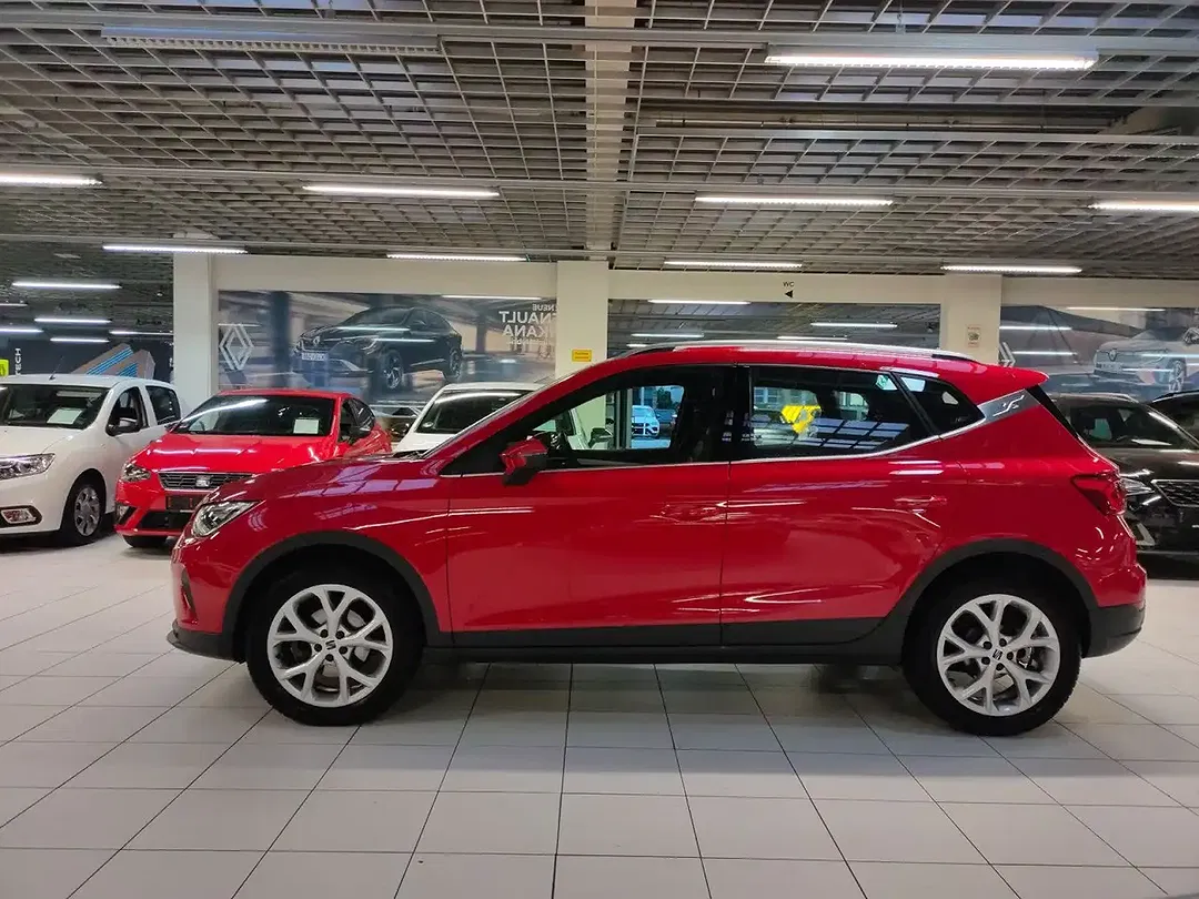 SEAT Arona - Thumbnail 2