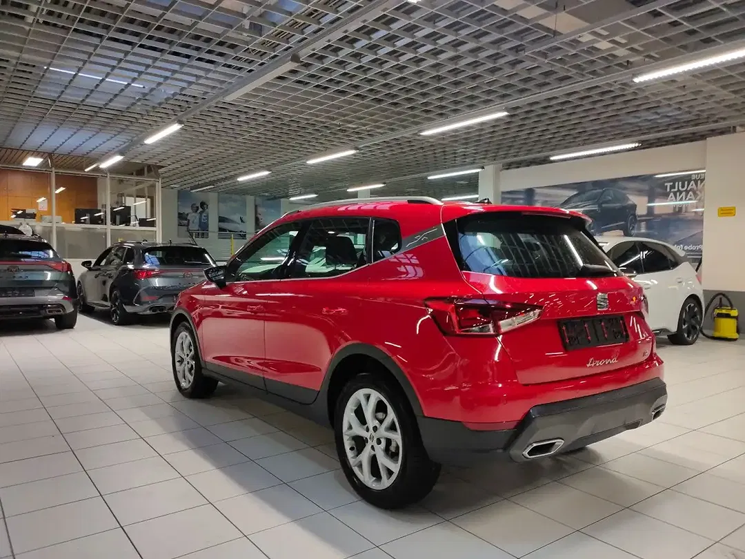 SEAT Arona - Thumbnail 3