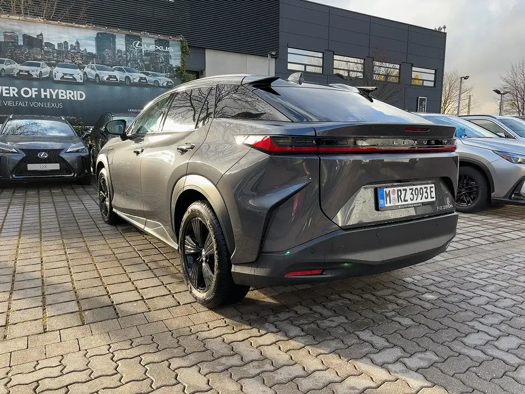Lexus RZ - Thumbnail 3