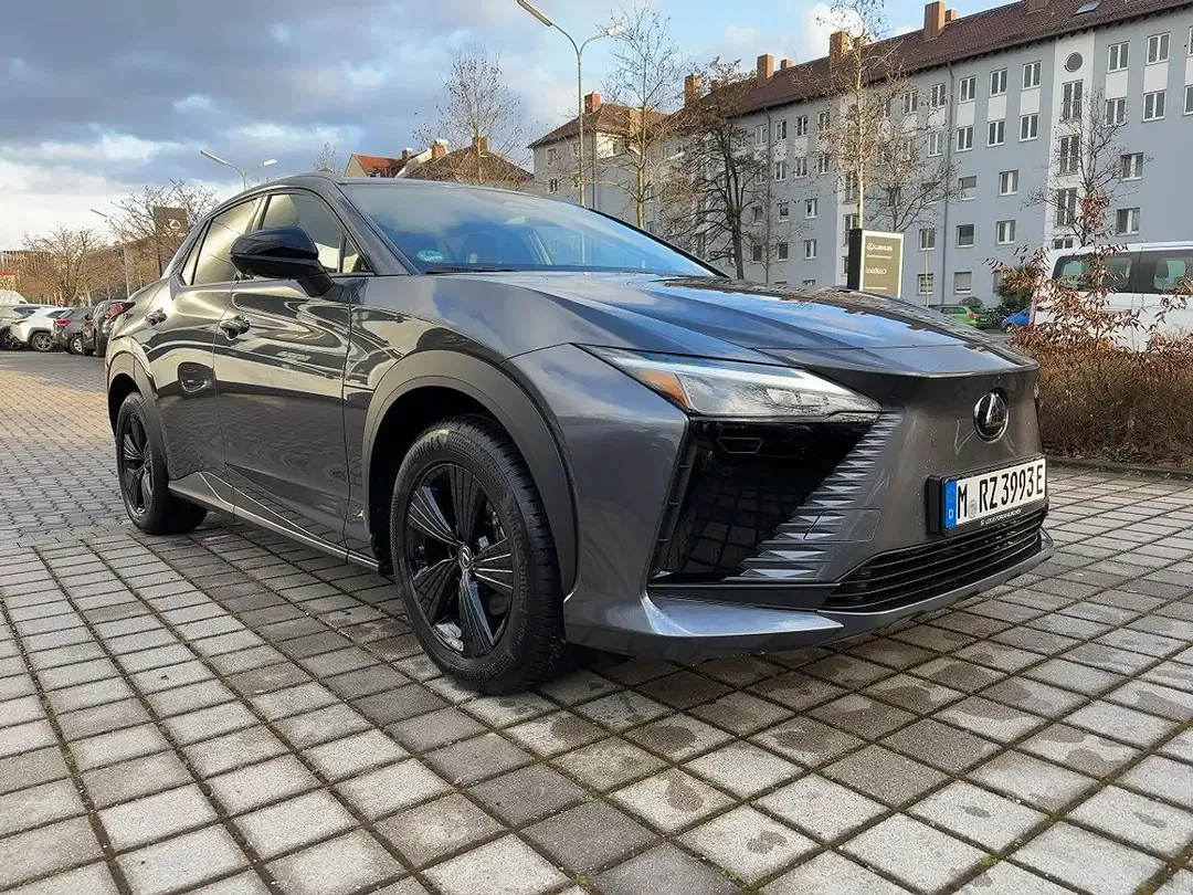 Lexus RZ - Thumbnail 5