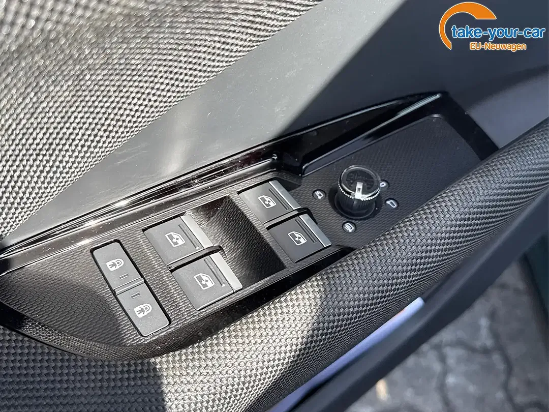 Audi Q3 - Thumbnail 12