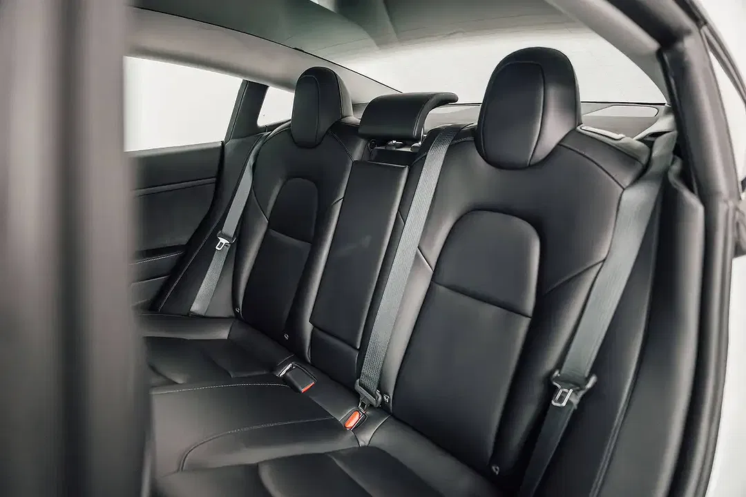 Tesla Model 3 - Thumbnail 10