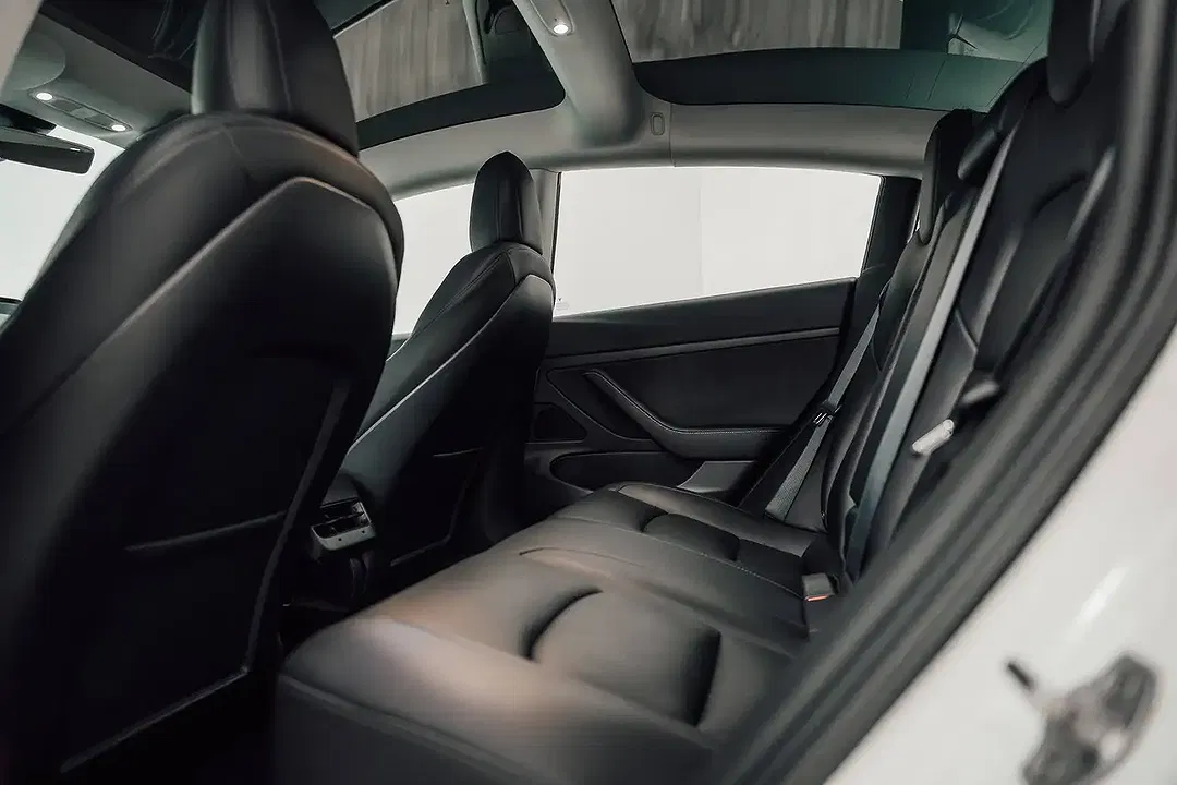 Tesla Model 3 - Thumbnail 11