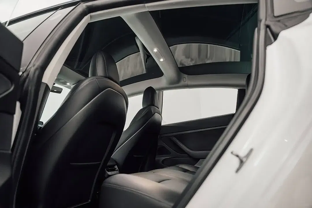 Tesla Model 3 - Thumbnail 12