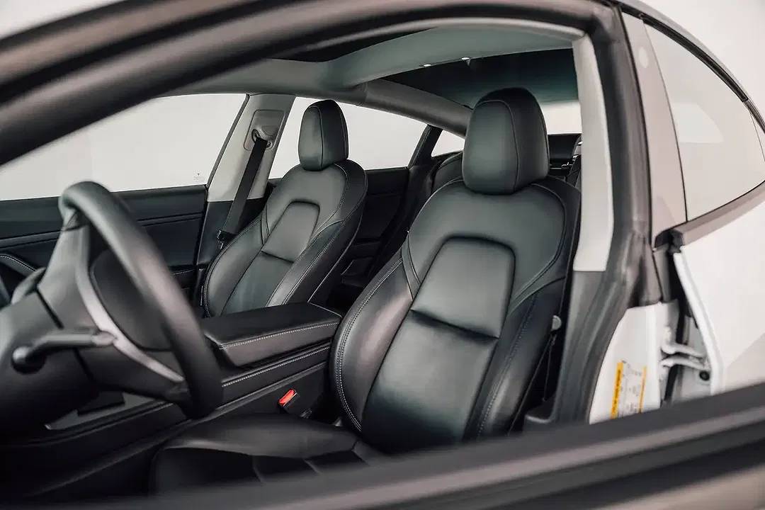 Tesla Model 3 - Thumbnail 13