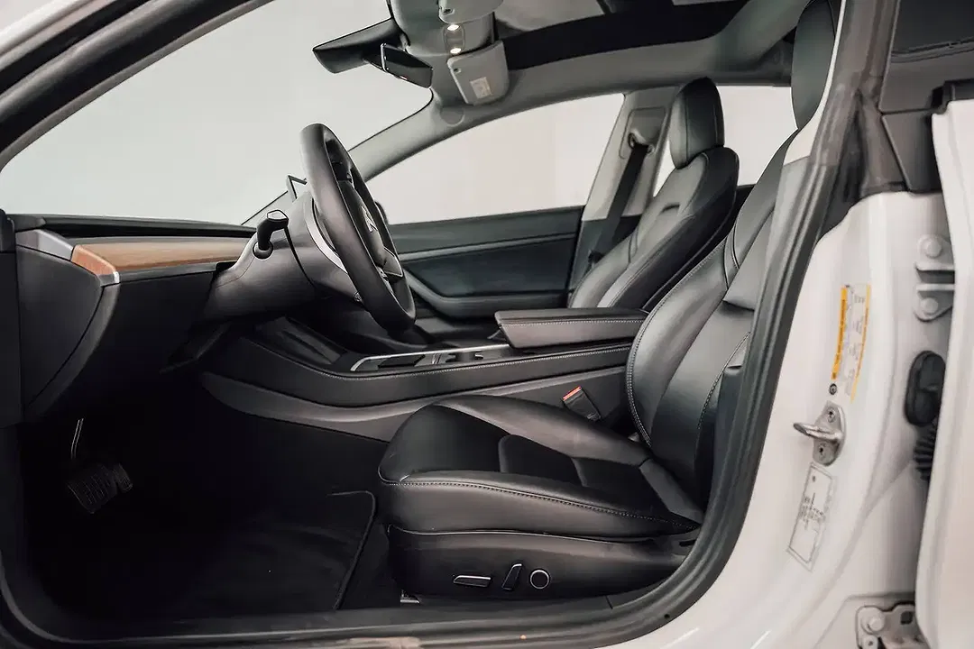 Tesla Model 3 - Thumbnail 15