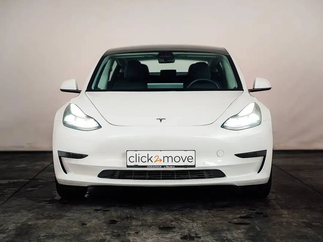 Tesla Model 3 - Thumbnail 3