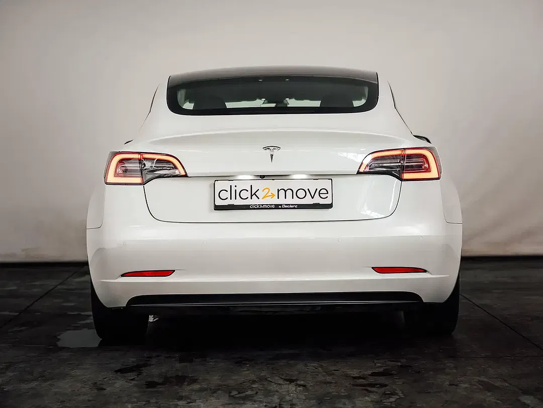 Tesla Model 3 - Thumbnail 4