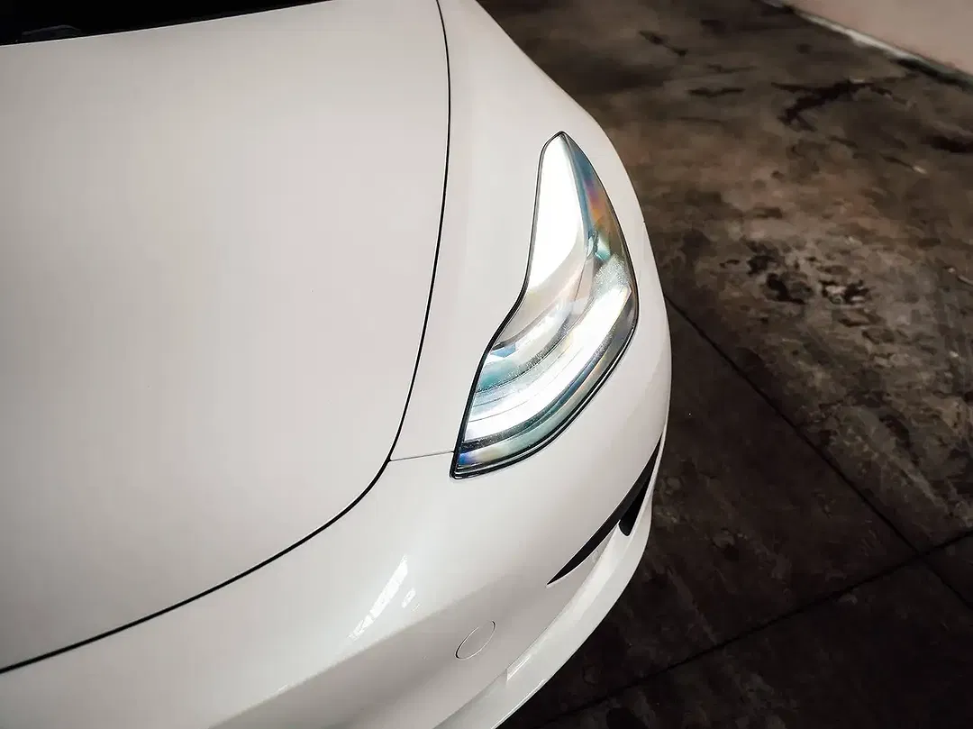 Tesla Model 3 - Thumbnail 6