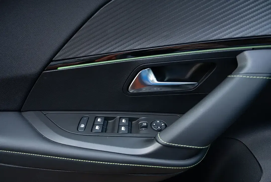 Peugeot 2008 - Thumbnail 11