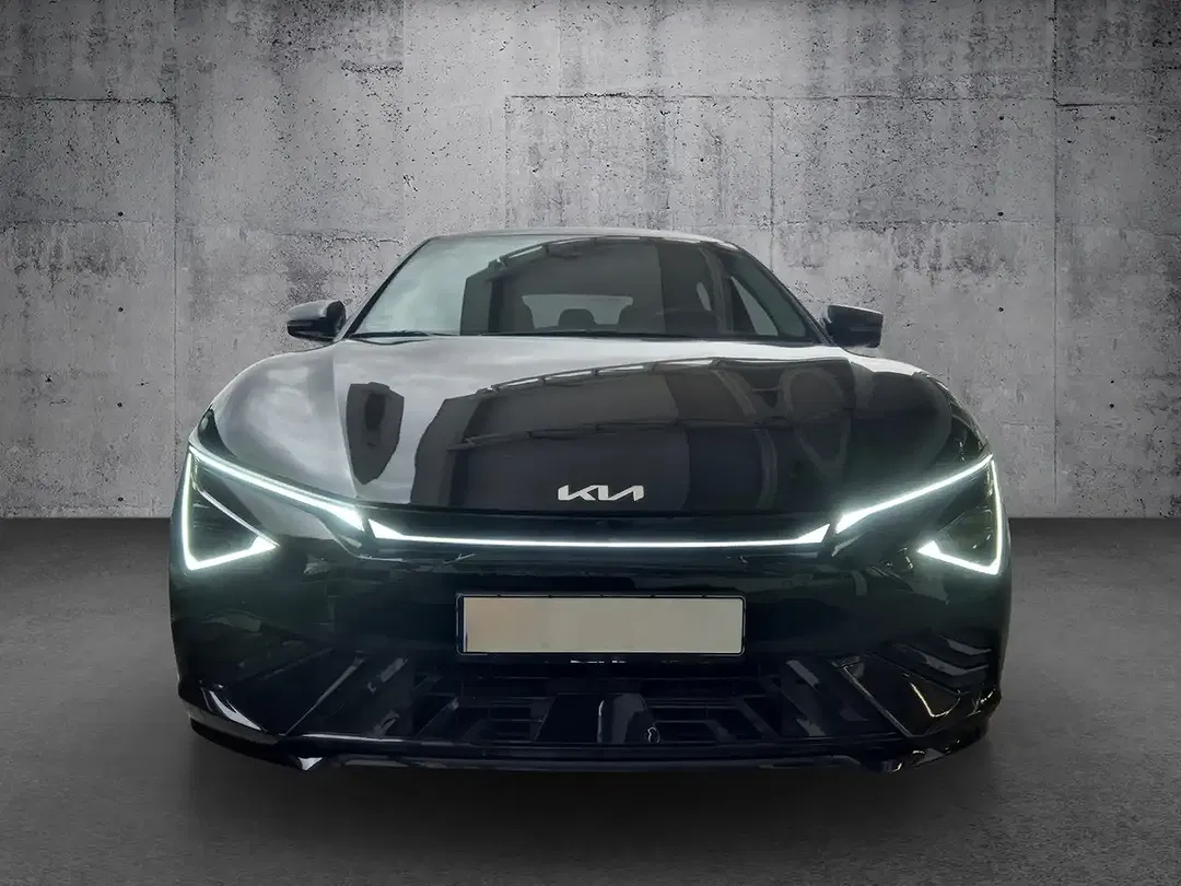 Kia EV6 - Thumbnail 2