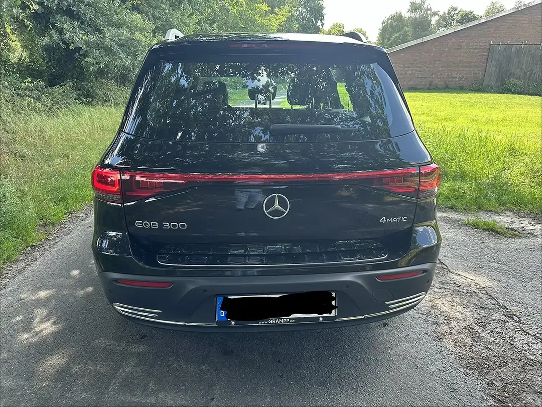 Mercedes-Benz EQB 300 - Thumbnail 4
