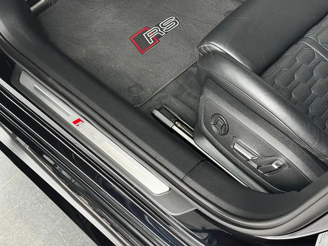 Audi RS6 - Thumbnail 9