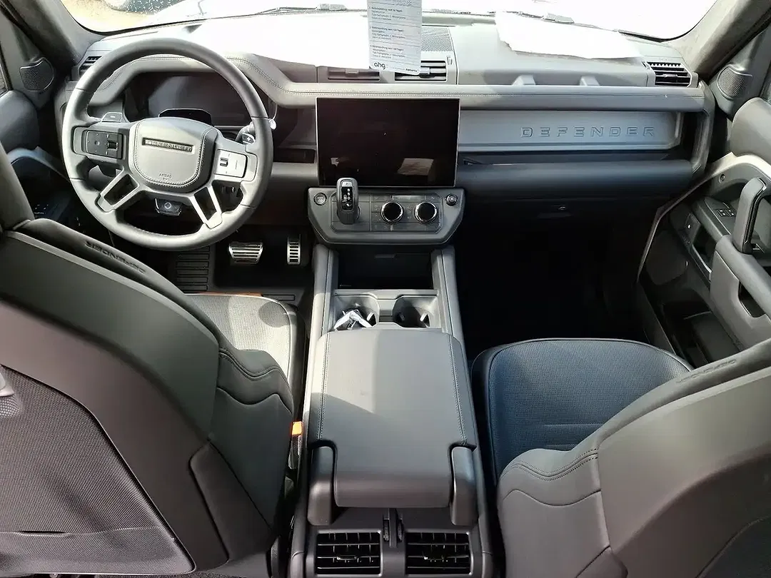 Land Rover Defender - Thumbnail 3