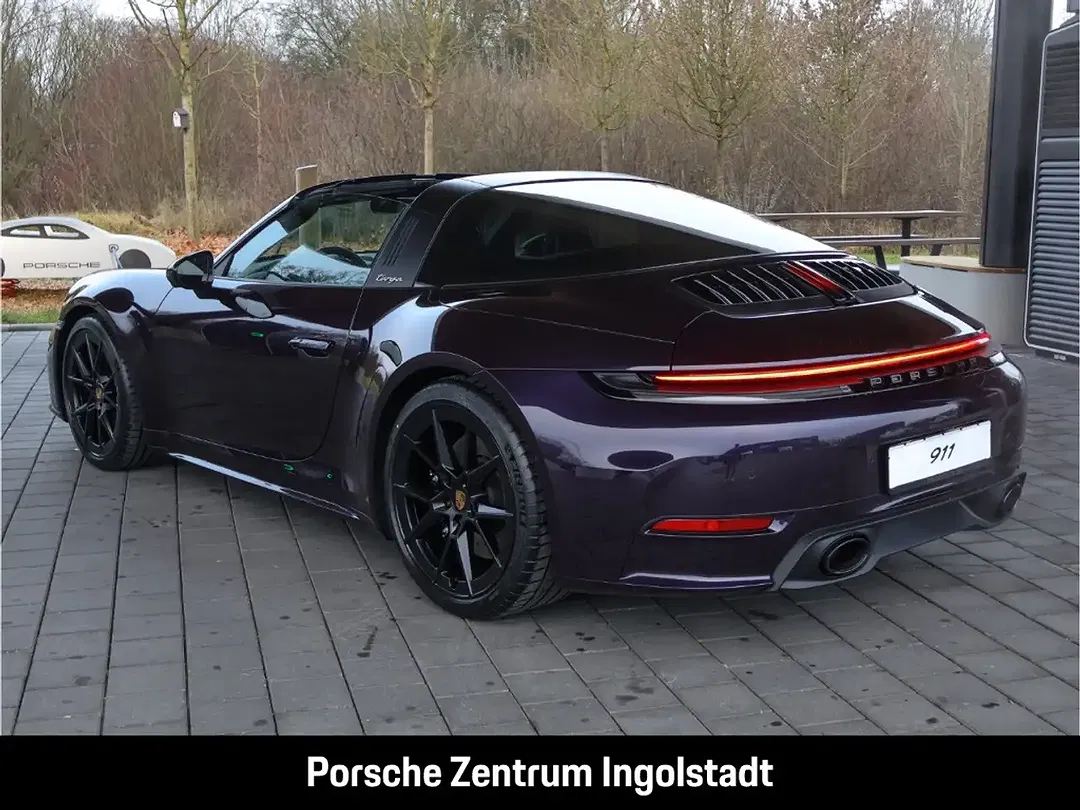 Porsche 992 - Thumbnail 3